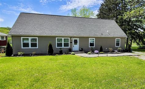 775 Ekastown Rd .